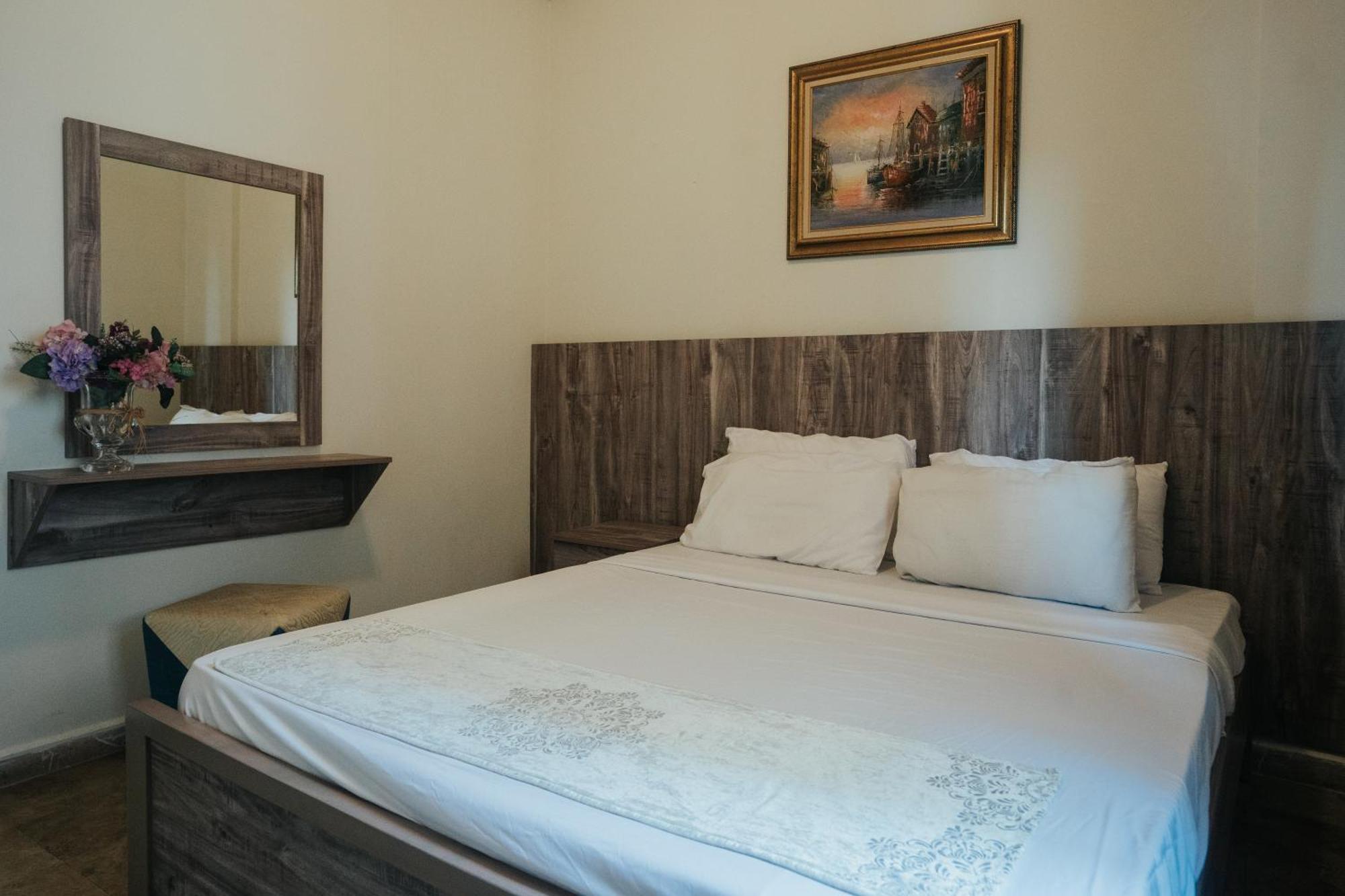 Holiday Suites Hotel&Beach Resort Jounieh Exterior foto