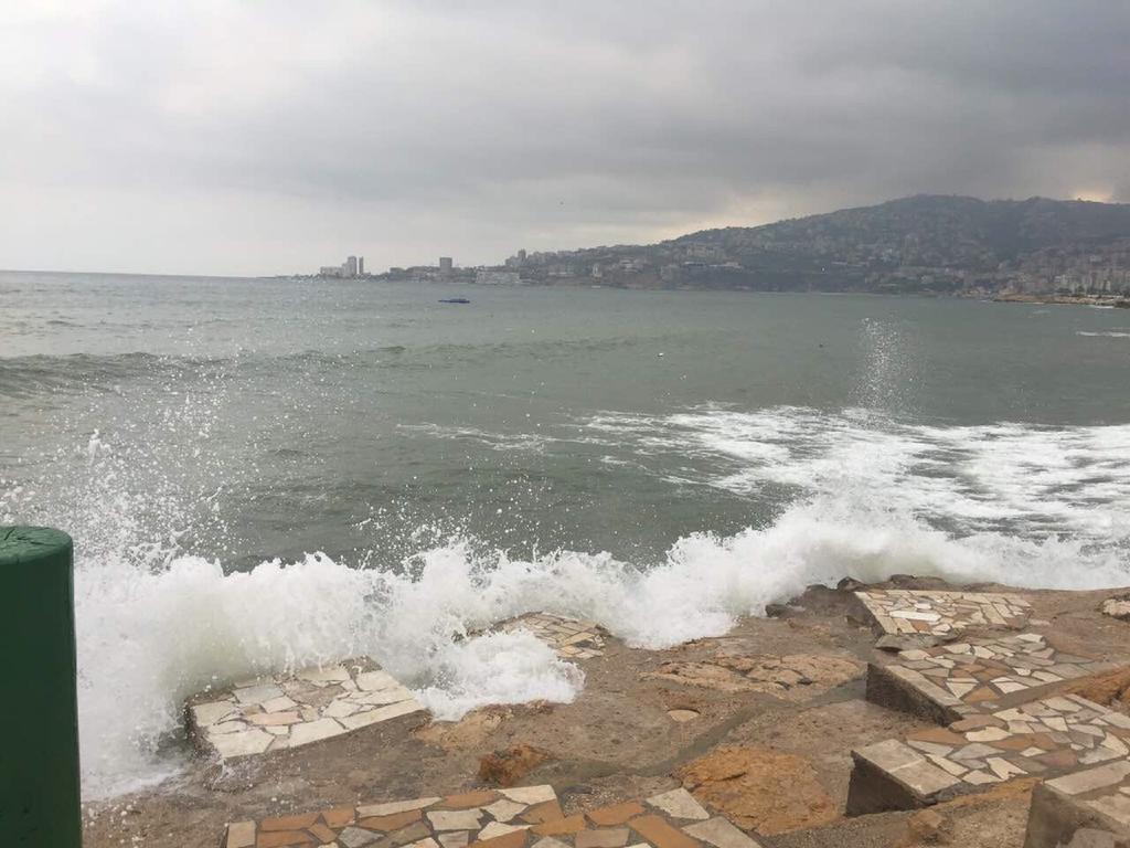 Holiday Suites Hotel&Beach Resort Jounieh Exterior foto