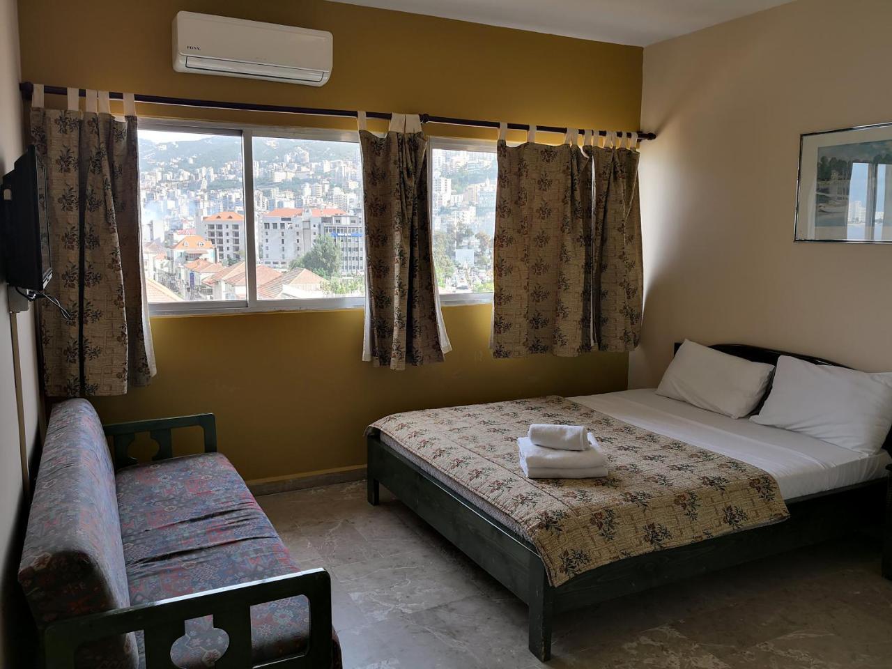 Holiday Suites Hotel&Beach Resort Jounieh Exterior foto