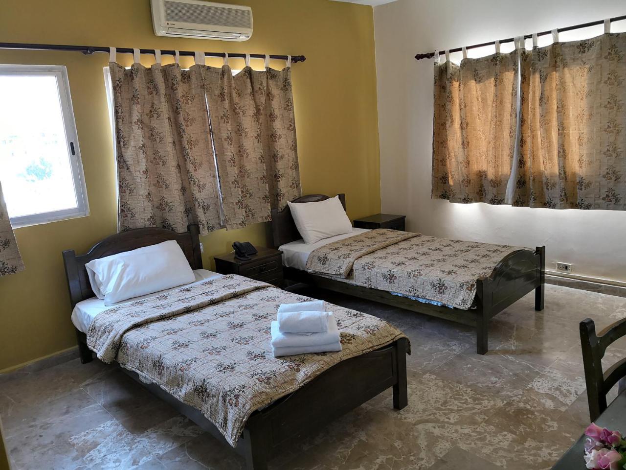 Holiday Suites Hotel&Beach Resort Jounieh Exterior foto