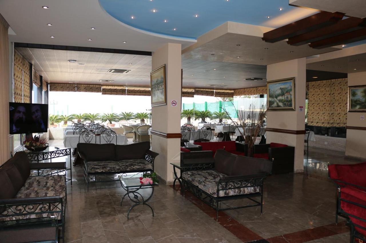 Holiday Suites Hotel&Beach Resort Jounieh Exterior foto