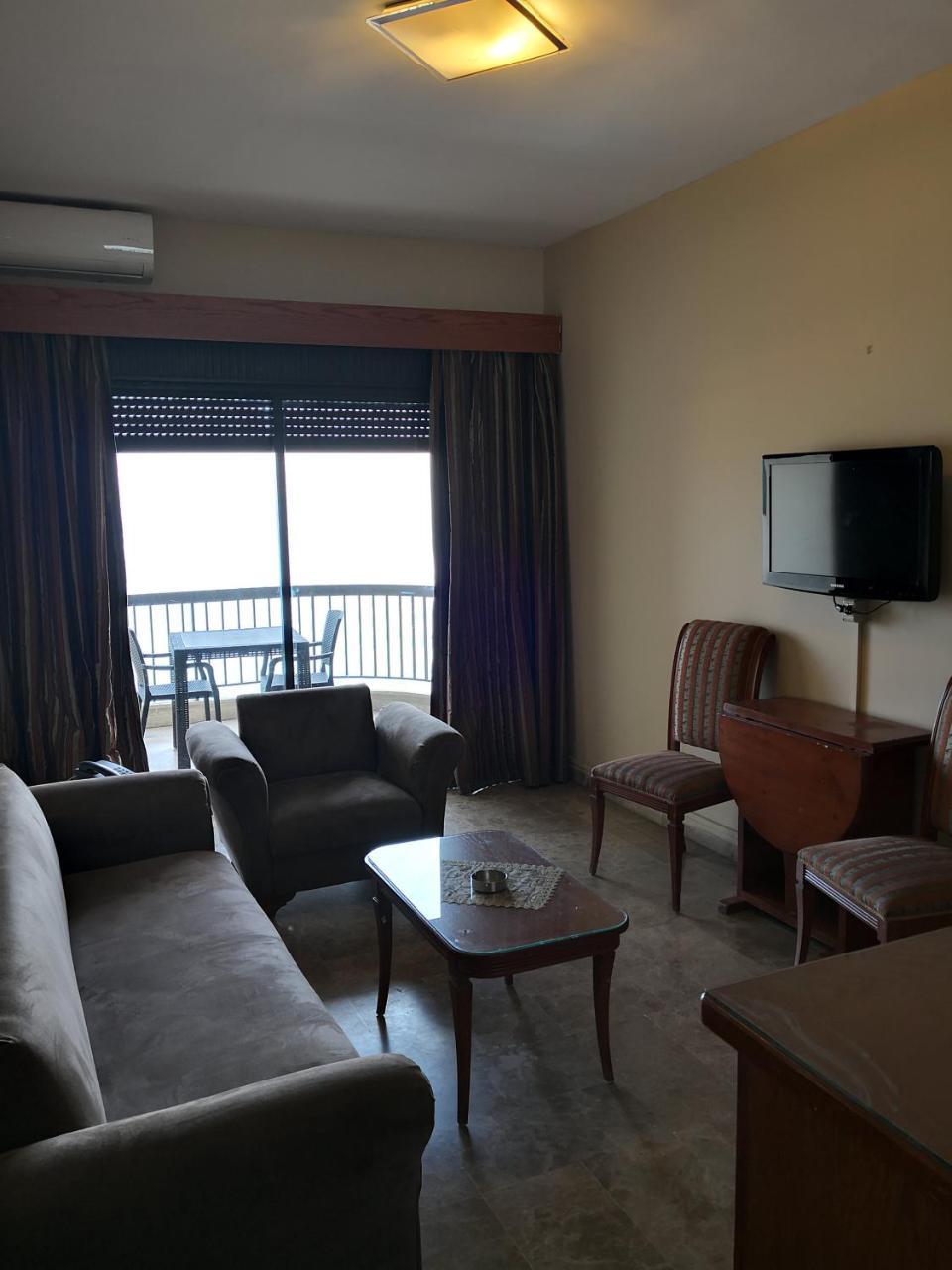 Holiday Suites Hotel&Beach Resort Jounieh Exterior foto